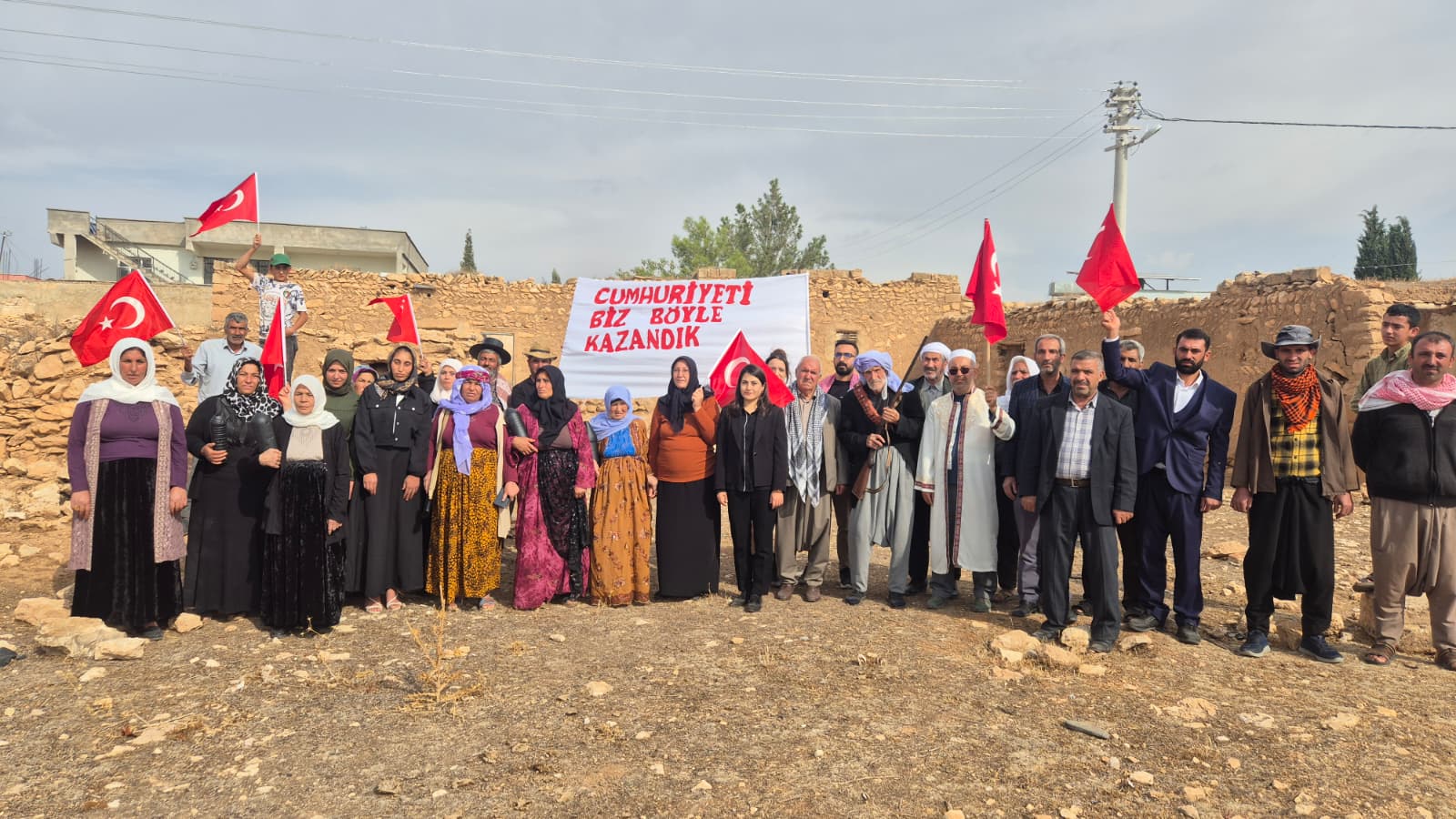 92 YIL SONRA AYNI RUH: O FOTOĞRAF ŞANLIURFA’DA YENİDEN CANLANDIRILDI