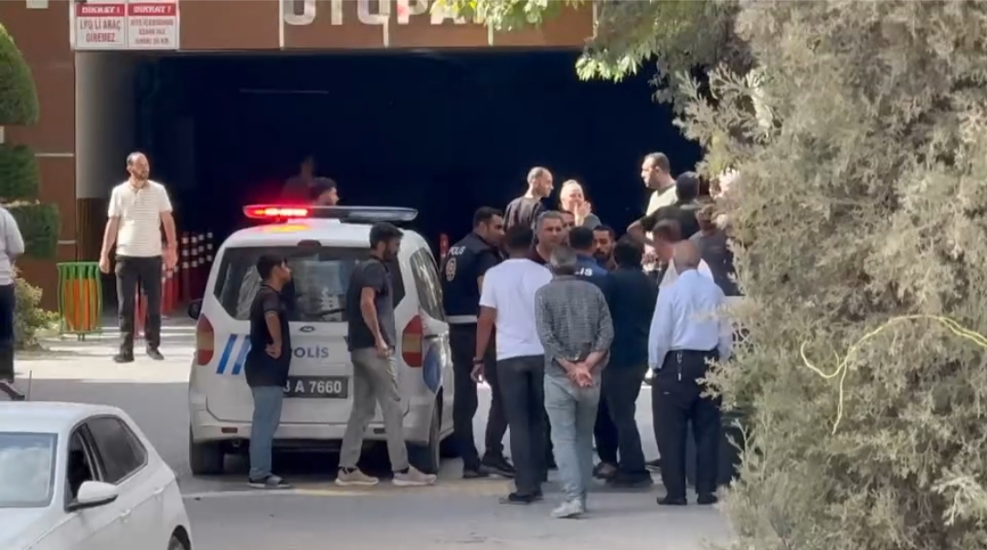 KARAKÖPRÜ’DE SİTE GÜVENLİĞİNE SALDIRI! KULÜBEYE GİRİP DARP ETTİLER