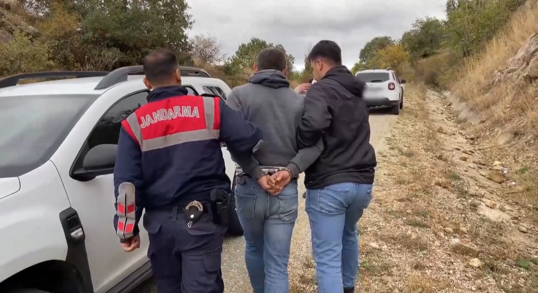 JANDARMA’DAN TÜRKİYE GENELİNDE DEV OPERASYON: 198 FİRARİ YAKALANDI!
