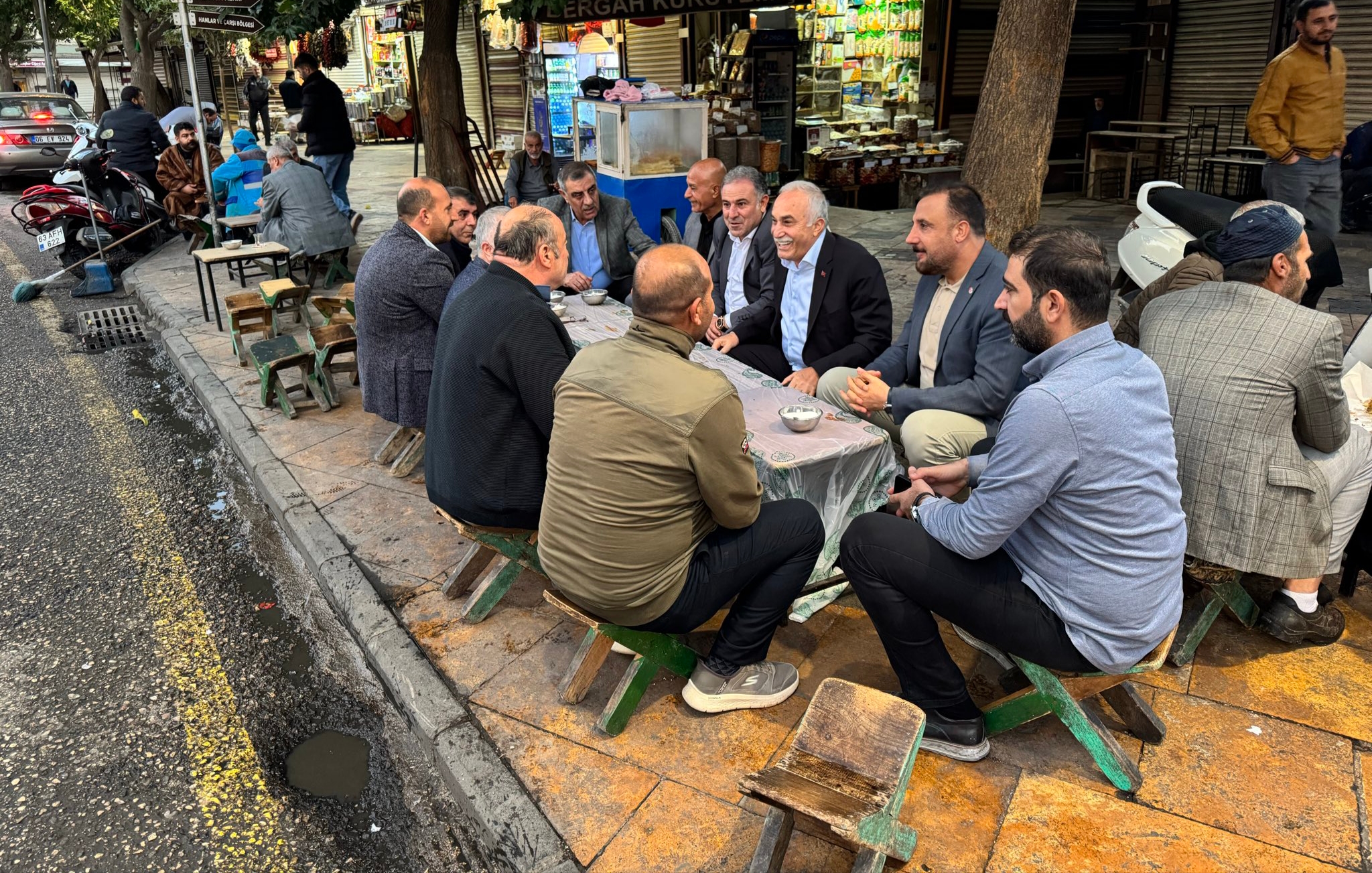 FAKIBABA, SABAHIN ERKEN SAATLERİNDE URFALILARLA BULUŞTU