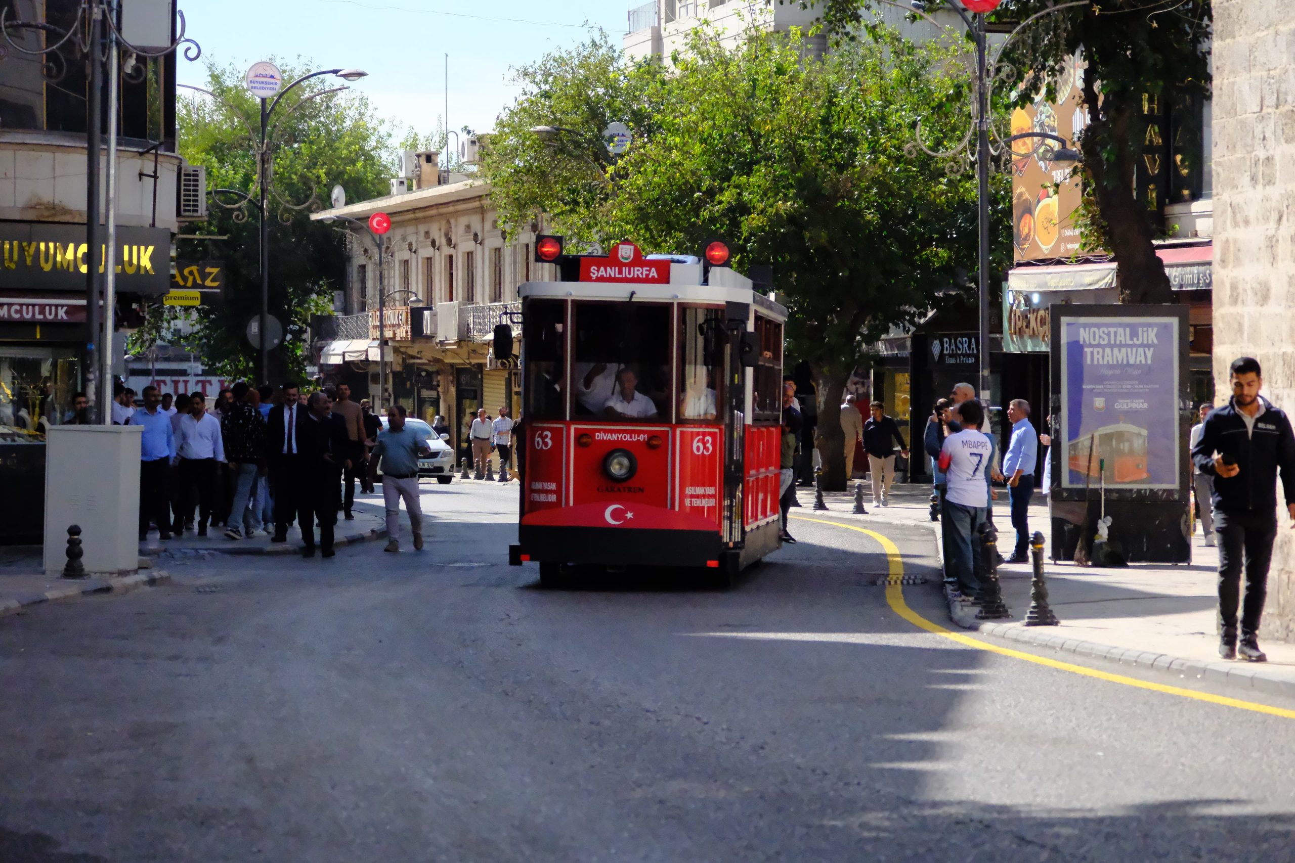 DİVANYOLU YAYALAŞTIRMA PROJESİ URFA’NIN KALBİNİ YENİDEN CANLANDIRIYOR!