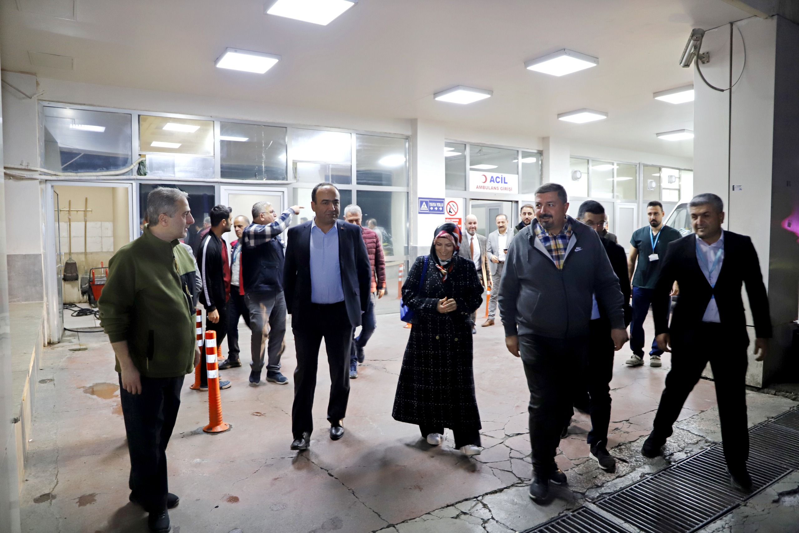 İL SAĞLIK MÜDÜRÜ ERHAN BERK GECE YARISI ACİL SERVİSLERİ DENETLEDİ