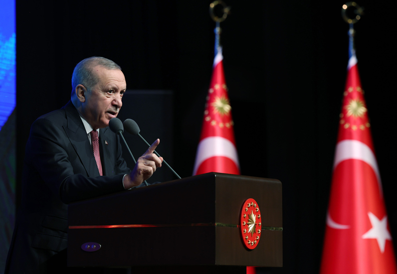 ERDOĞAN’DAN ÇARPICI UYARI: “DOĞURGANLIK HIZI FELAKET SEVİYESİNDE, GELECEĞİMİZ İÇİN ALARM ÇALIYOR!”