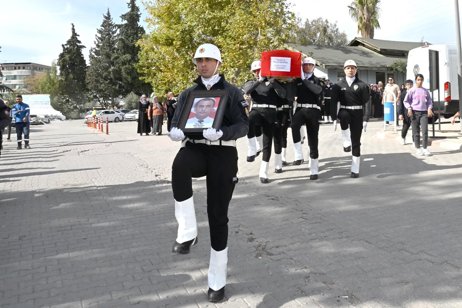 URFA’DA İZİNDEYKEN KALP KRİZİ GEÇİREN POLİS, SON YOLCULUĞUNA UĞURLANDI