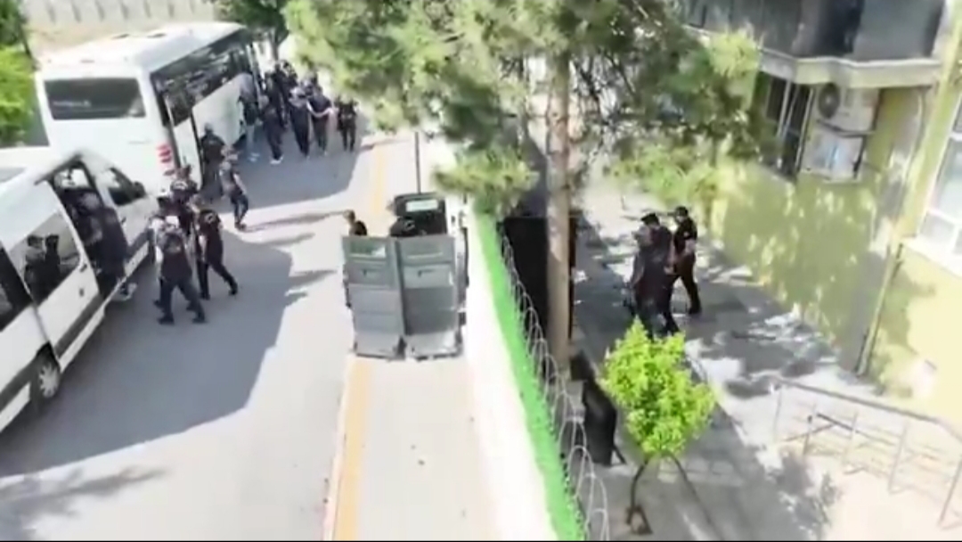 ŞANLIURFA DAHİL 45 İLDE FETÖ OPERASYONU: 178 ŞÜPHELİ YAKALANDI, 67’Sİ TUTUKLANDI!