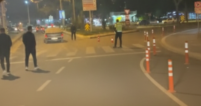 BALIKLIGÖL’DE SİLAH SESLERİ! İŞ YERİNE SALDIRI: AĞIR YARALI VAR