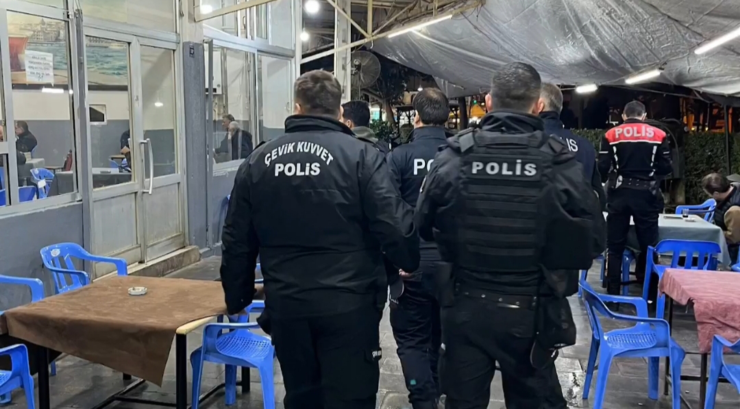 ŞANLIURFA’DA GECE DENETİMİNDE ÇOK SAYIDA SUÇ UNSURU ELE GEÇİRİLDİ
