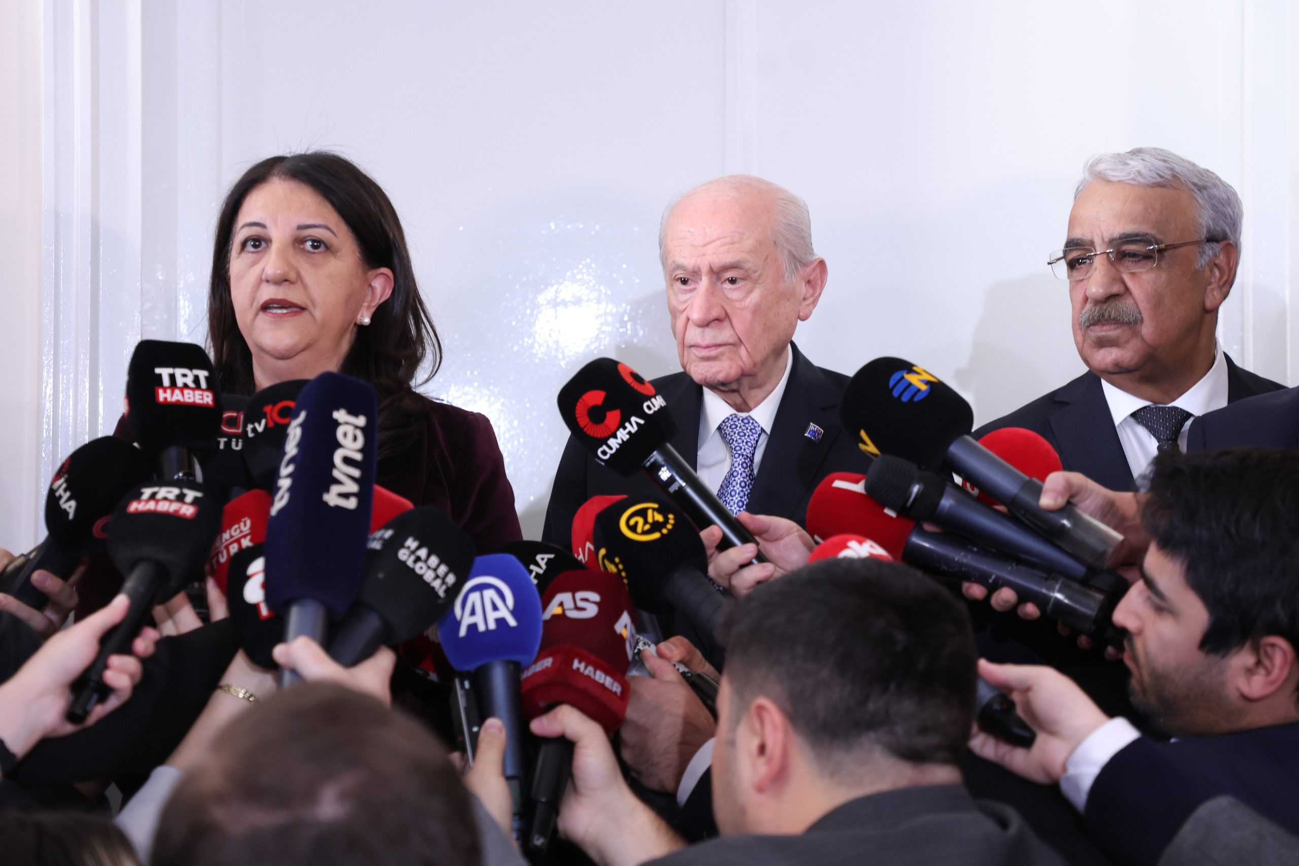 URFA MİLLETVEKİLİNİN DE İÇİNDE OLDUĞU İMRALI HEYETİ, BAHÇELİ’Yİ ZİYARET ETTİ