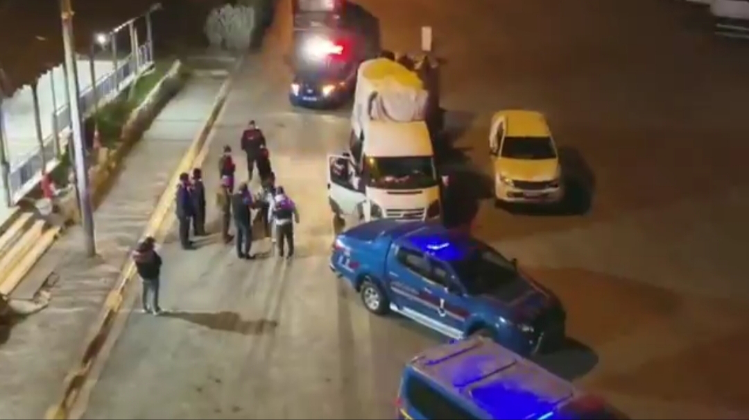 81 İLDE DEV OPERASYON: 55 GÖÇMEN KAÇAKÇISI YAKALANDI