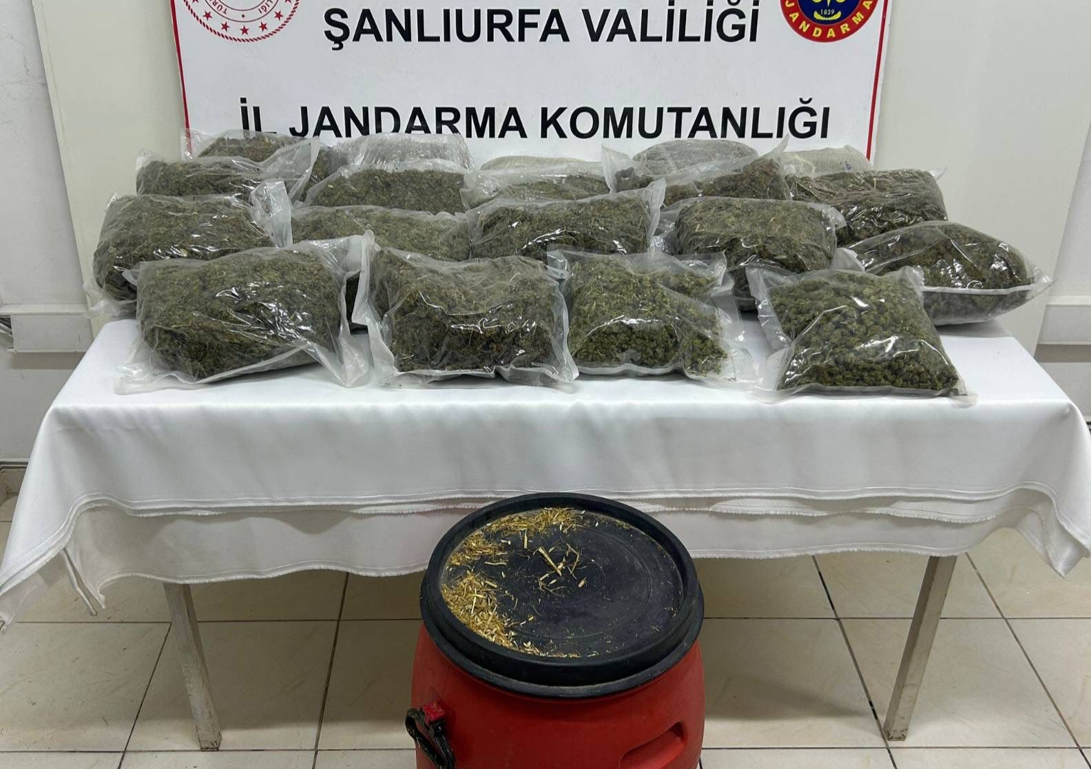 SURUÇ’TA JANDARMADAN BÜYÜK UYUŞTURUCU OPERASYONU: KİLOLARCA ZEHİR ELE GEÇİRİLDİ