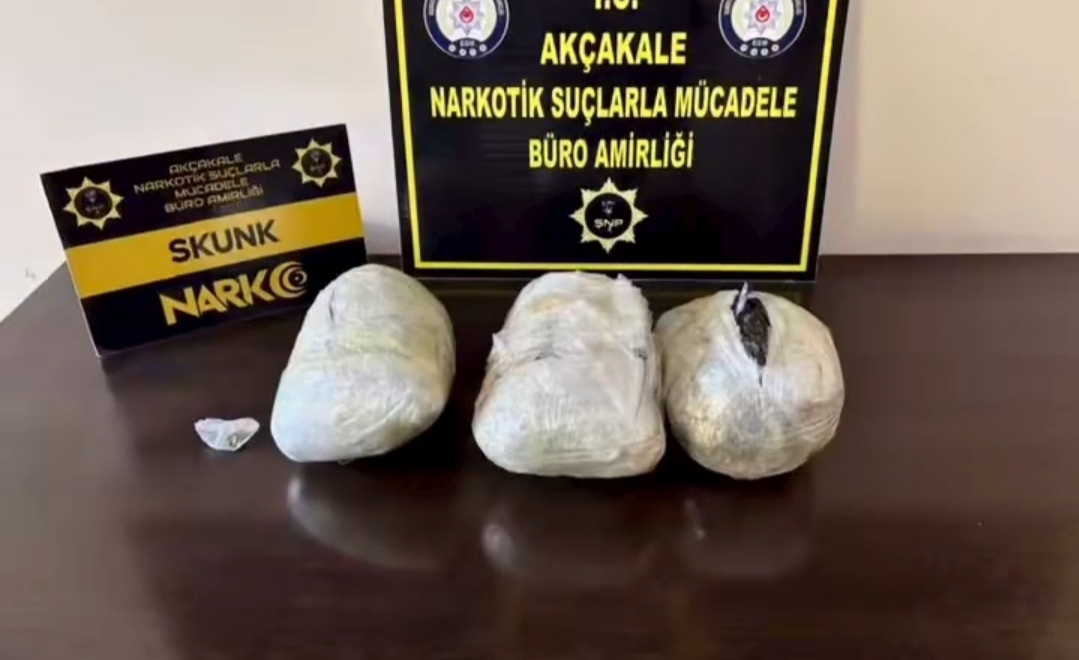 AKÇAKALE’DE KİLOLARCA SKUNK ELE GEÇİRİLDİ, 1 KİŞİ TUTUKLANDI