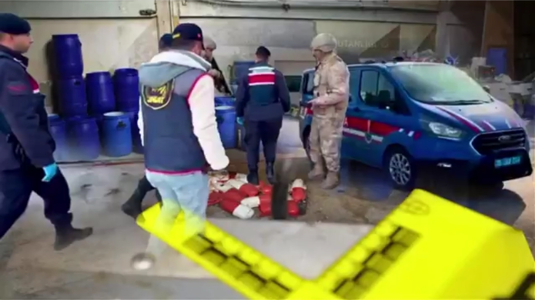 DEV UYUŞTURUCU OPERASYONU: 1 TON 625 KİLO HAM MADDE ELE GEÇİRİLDİ