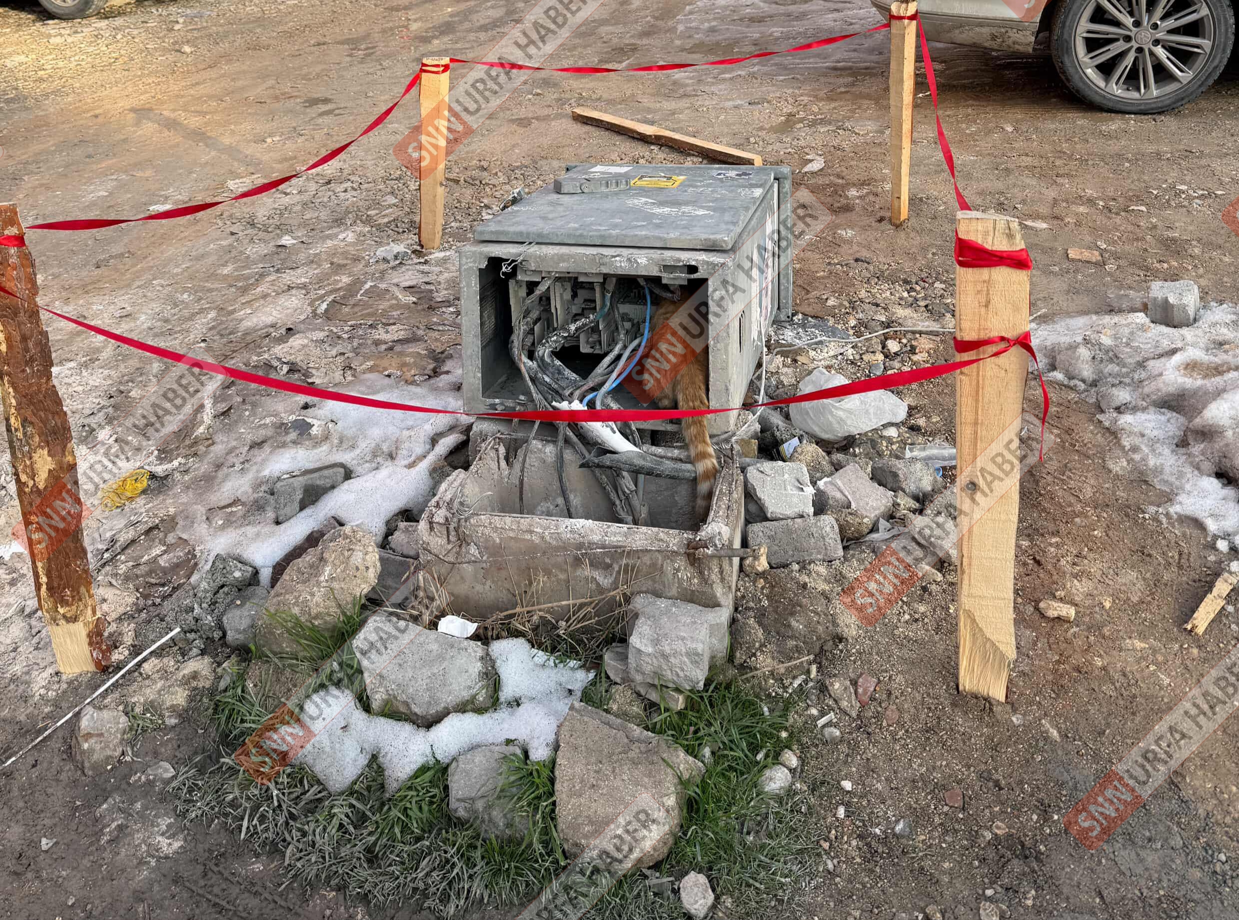 ŞANLIURFA’DA TEHLİKE SAÇAN ELEKTRİK PANOSUNDA BİR CAN GİTTİ: VATANDAŞ KENDİ ÖNLEMİNİ ALDI
