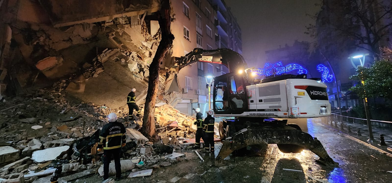 6 ŞUBAT DEPREMLERİNİN 3. YILINDA ŞANLIURFA’DA ACILAR TAZELİĞİNİ KORUYOR