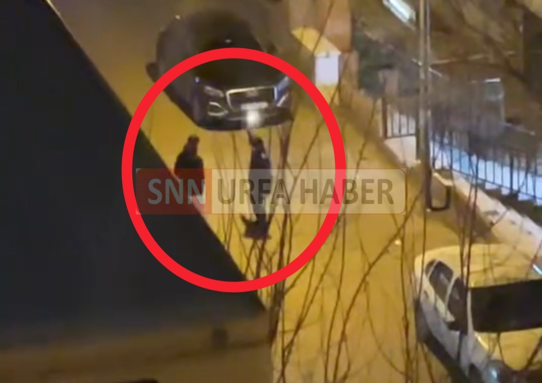 HALİLİYE’DE GECE YARISI SİLAHLA HAVAYA ATEŞ AÇAN GENÇLER BÖYLE GÖRÜNTÜLENDİ