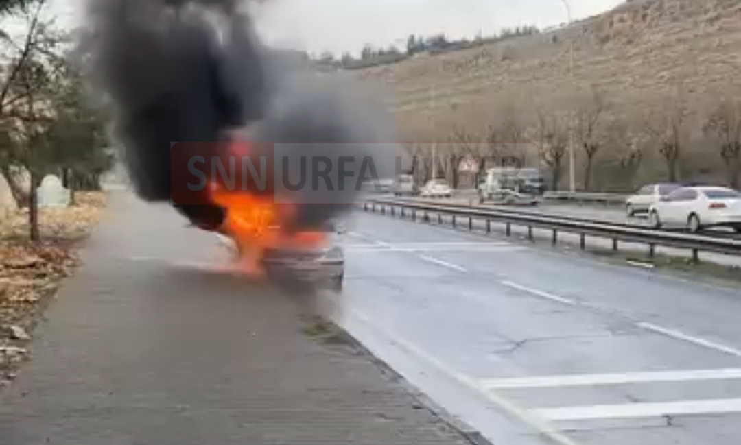 ŞANLIURFA’DA SEYİR HALİNDEKİ OTOMOBİL ALEV ALEV YANDI