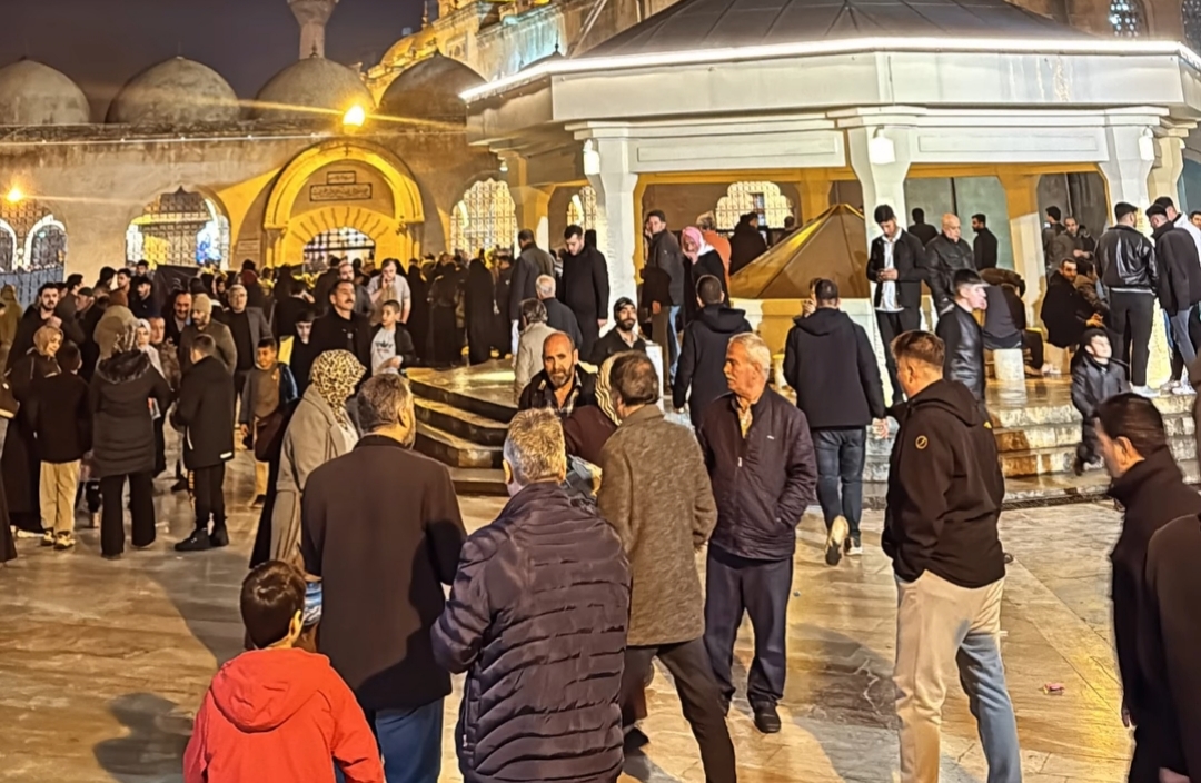 PEYGAMBERLER ŞEHRİ ŞANLIURFA’DA KADİR GECESİ COŞKUSU: CAMİLER DOLUP TAŞTI