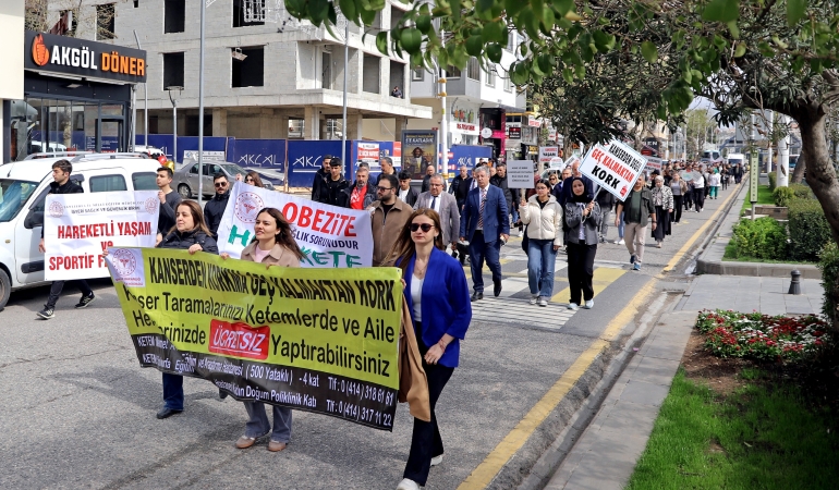 ŞANLIURFA’DA DÜNYA SAĞLIK GÜNÜ’NDE FARKINDALIK YÜRÜYÜŞÜ: YÜZLERCE KİŞİ KATILDI