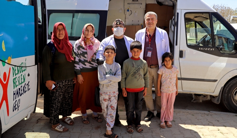 ŞANLIURFA’DA MOBİL SAĞLIK HİZMETLERİ DEVAM EDİYOR: HAMURKESEN MAHALLESİ’NDE KAPSAMLI TARAMA
