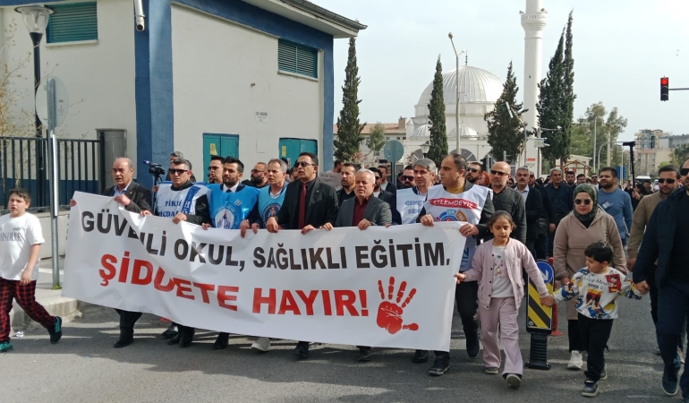 ŞANLIURFA’DA OKULLARDAKİ ŞİDDETE TEPKİ YÜRÜYÜŞÜ