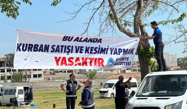 EYYÜP PEYGAMBER MAKAMI ÇEVRESİNDE KURBAN SATIŞI VE KESİMİ YASAKLANDI