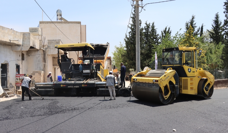 ŞANLIURFA BÜYÜKŞEHİR’DEN KISAS-YARDIMCI YOLUNA SICAK ASFALT HAMLESİ