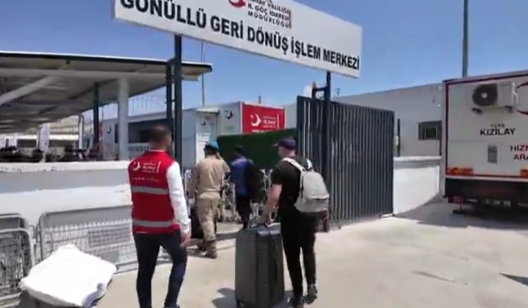 İÇİŞLERİ BAKANLIĞI ÜLKESİNE DÖNEN SURİYE’Lİ SAYISINI AÇIKLADI