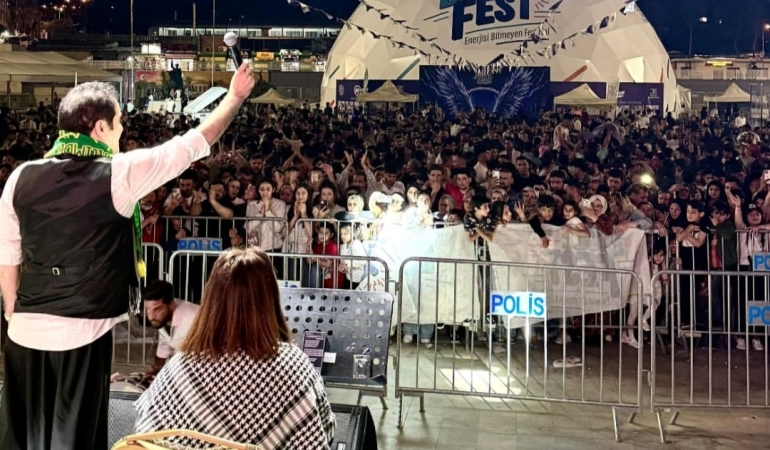 DİCLE FEST’TE ZEKERİYA ÜNLÜ RÜZGARI ESTİ