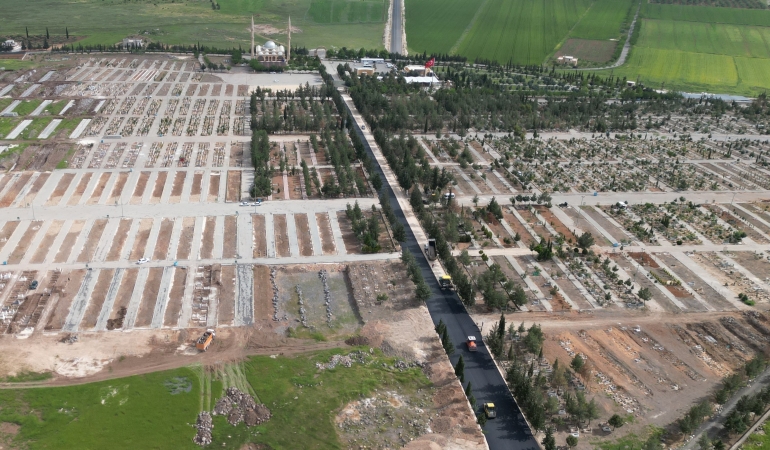 YENİ ASRİ AİLE MEZARLIĞI’NDA YOL ÇALIŞMASI TAMAMLANDI