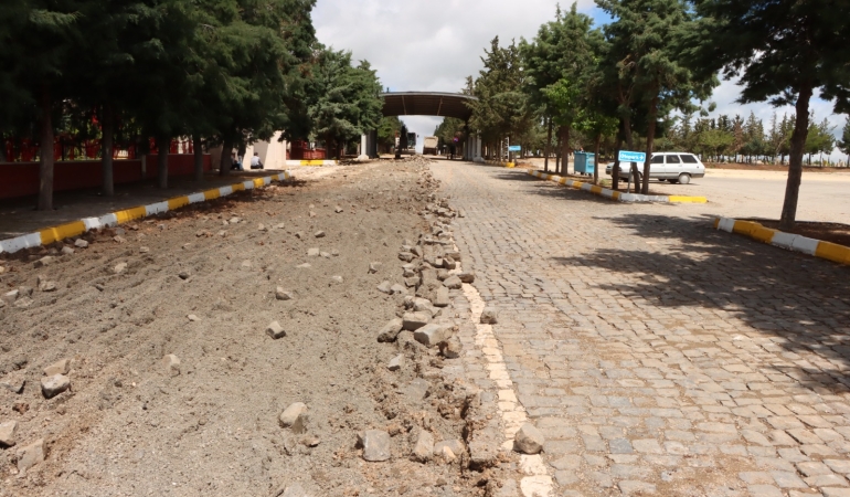 YENİ ASRİ MEZARLIKTA YOLLAR YENİLENİYOR