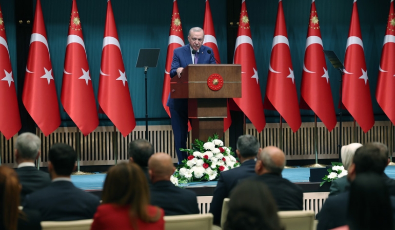 CUMHURBAŞKANI ERDOĞAN’DAN CHP MESAJI: “İÇ TARTIŞMALAR BİZİ İLGİLENDİRMEZ”