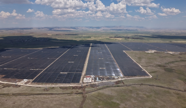 ŞANLIURFA’DA 400 MW’LIK DEV GÜNEŞ ENERJİSİ YATIRIMI HİZMETE AÇILDI