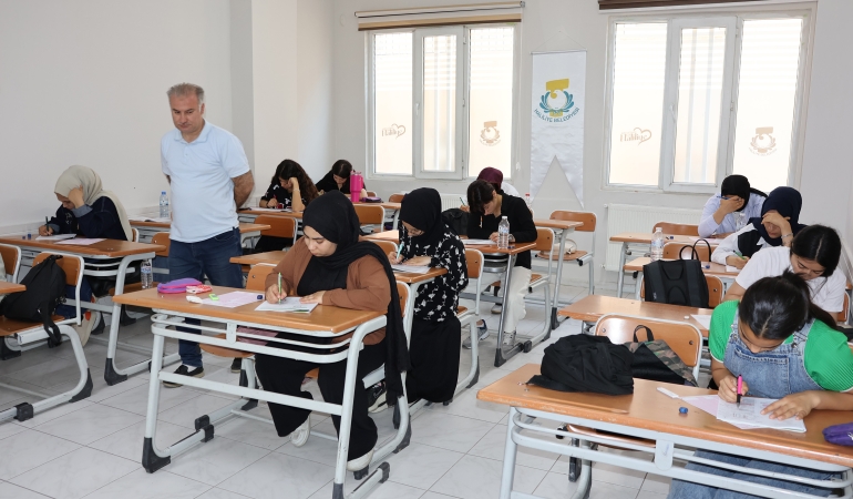 HALİLİYE’DE YKS MESAİSİ: GENÇLER SINAVA DENEMELERLE HAZIRLANIYOR