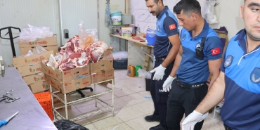 HALİLİYE’DE HALK SAĞLIĞI DENETİMİ 315 KİLOGRAM BOZUK ETE EL KONULDU (4)