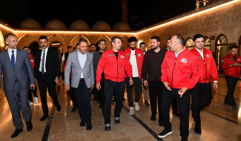 SELÇUK BAYRAKTAR ŞANLIURFA’DA BALIKLIGÖL’Ü ZİYARET ETTİ! VALİ ŞILDAK EŞLİK ETTİ