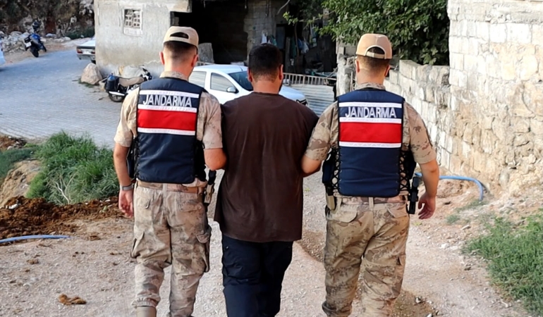 ŞANLIURFA’DA 9 YIL 2 AY HAPİS CEZASIYLA ARANAN HÜKÜMLÜ YAKALANDI