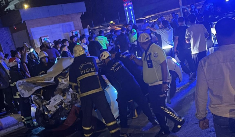 ŞANLIURFA’DA SÜRÜCÜ DEHŞET SAÇTI! KAZA SONRASI ARACINI BIRAKIP KAÇTI
