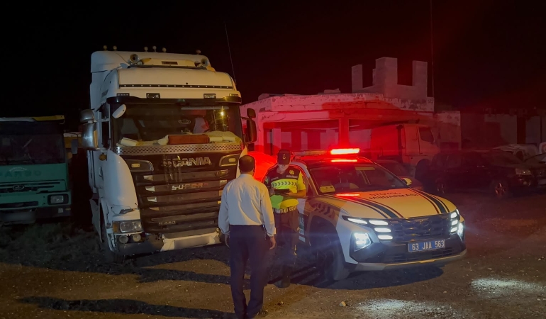 ŞANLIURFA’DA BAŞKA ARACA AİT PLAKA KULLANAN SÜRÜCÜYE 140 BİN TL CEZA
