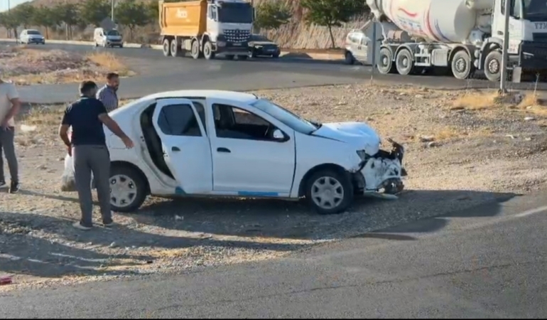 EYYÜBİYE BATIKENT’TE TRAFİK KAZASI! 5 KİŞİ YARALANARAK HASTANEYE KALDIRILDI