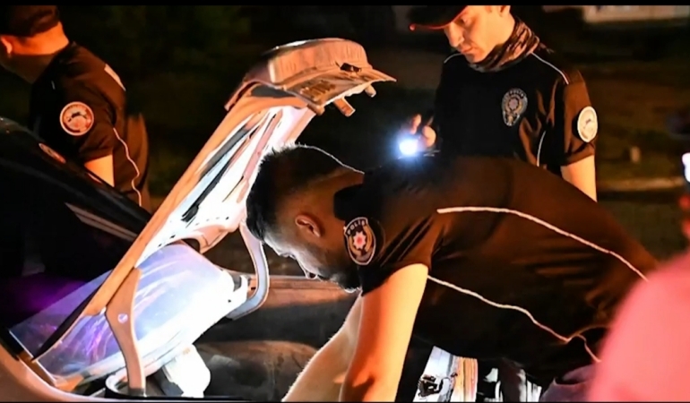ŞANLIURFA’DA GECE BOYUNCA HUZUR DENETİMİ! ARANAN 56 ŞAHIS YAKALANDI