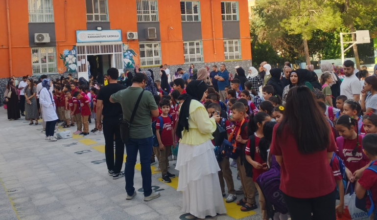 ŞANLIURFA’DA 747 BİN ÖĞRENCİ İÇİN DERS ZİLİ YENİDEN ÇALDI