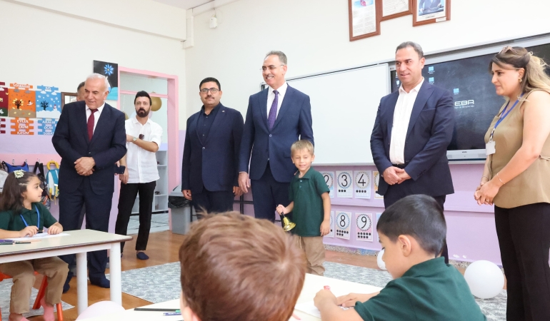 EYYÜBİYE’DE ÖĞRENCİLERE EĞİTİM DESTEĞİ! BAŞKAN KUŞ’TAN ÖĞRENCİLERE SÜRPRİZ