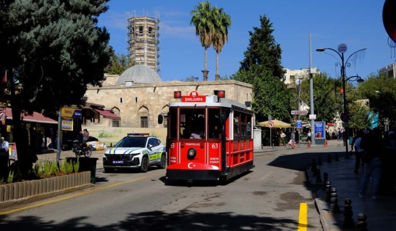 ŞANLIURFA’DA TEKNOFEST YOĞUNLUĞU İÇİN DİVANYOLU CADDESİ ARAÇ TRAFİĞİNE AÇIK OLACAK