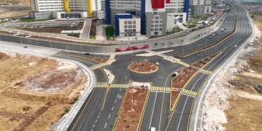 BÜYÜKŞEHİR, ŞEHİR HASTANESİ ÖNÜNDE ULAŞIMI GÜVENLİ HALE GETİRİYOR (3)
