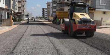HALİLİYE’DE YOLLAR BİR BİR ASFALTLA BULUŞUYOR KONUKLU MAHALLESİ’NDE ÇALIŞMALAR SÜRÜYOR (2)