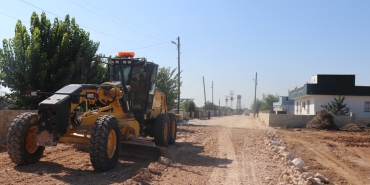 HARRAN’DA YOLLAR BÜYÜKŞEHİR’LE YENİLENİYOR (1)