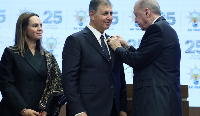 İZMİR BÜYÜKŞEHİR BELEDİYE BAŞKANI CEMİL TUGAY AK PARTİ’YE KATILDI
