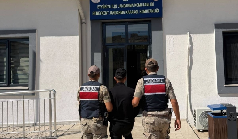 ŞANLIURFA’DA HIRSIZLIKTAN ARANAN ŞAHIS YAKALANDI!